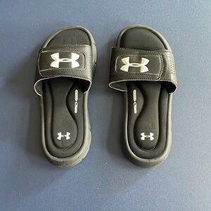 Under Armour Black 4D Foam Slides - Size 5Y - Good Condition